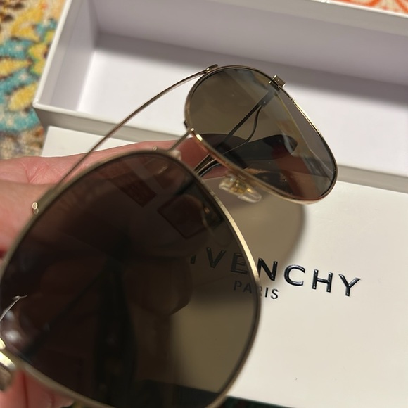 Givenchy 😍 - Picture 5 of 10